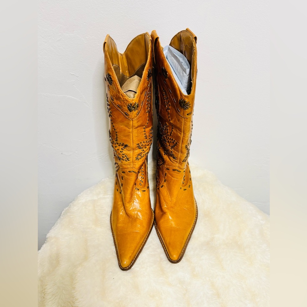 Vintage Western Heeled Boots - Picture 9 of 16